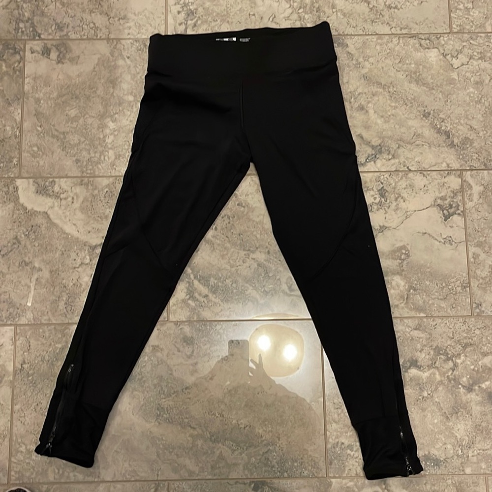 Pink Ultimate leggings size M